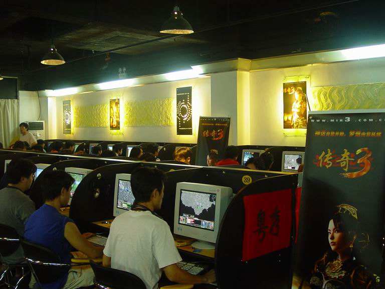 热血传奇与魔兽世界：回顾两款风靡一时的经典网络游戏